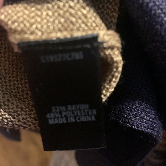 St. John Lightweight sweater Size Small - Picture 4 of 4